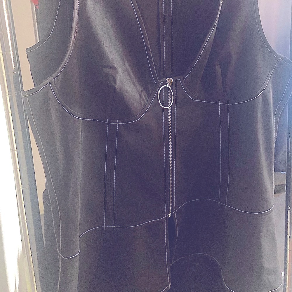 Black Vest with zipper